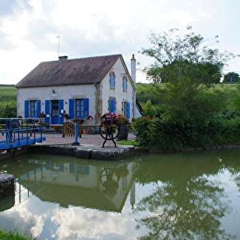 Du Canal du Nivernais à Moulins-Engilbert - LIMANTON