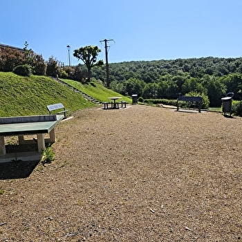 Aire de pique-nique et de jeux - PERRIGNY-SUR-LOIRE