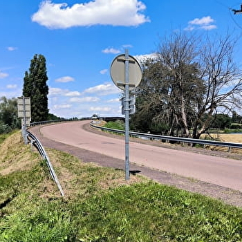 Ligne de démarcation - ancien poste de contrôle allemand - Poteau - VERDUN-CIEL