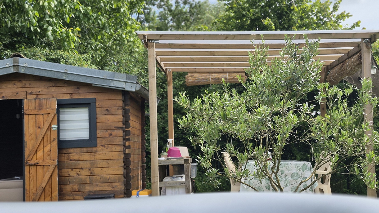 Dôme et cabane au coeur du verger