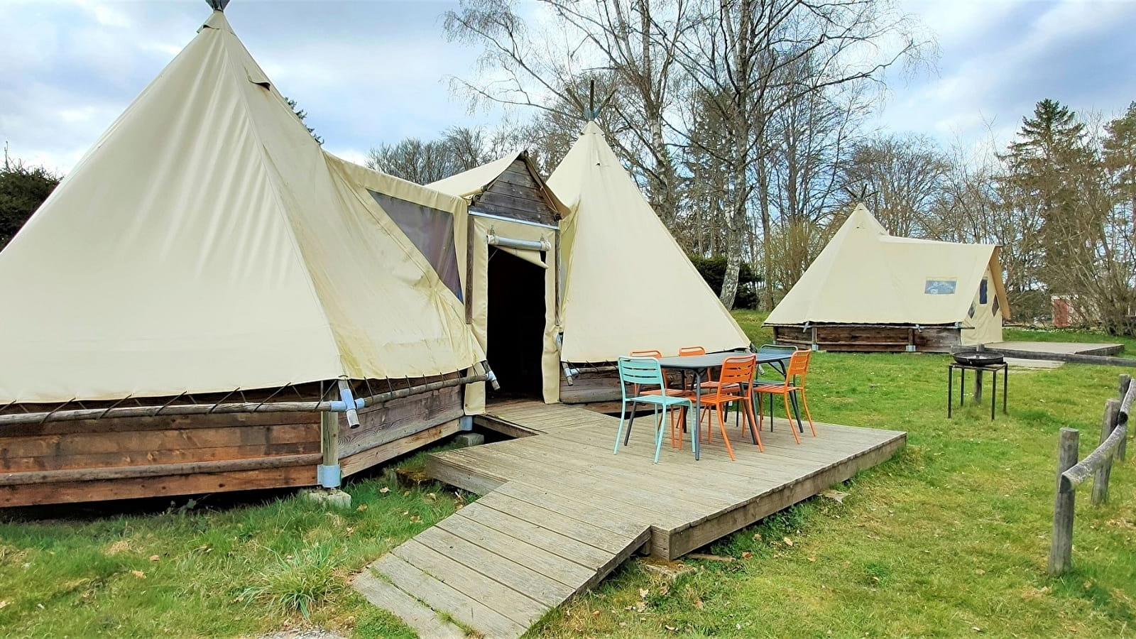 Location hébergement Tipis n°2 de 6 personnes Lac des Settons Morvan - Activital