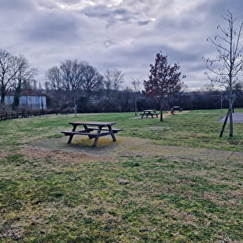 Aire de pique-nique 'Voie Verte' à Saint Yan - SAINT-YAN