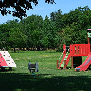 Aire de pique-nique - Aire de Loisirs - LA CHAPELLE-DE-GUINCHAY