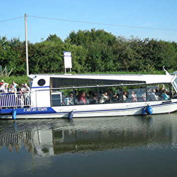 Bateau-promenade 'l'Art du Temps' sur le Canal du Nivernais - BAZOLLES 58110