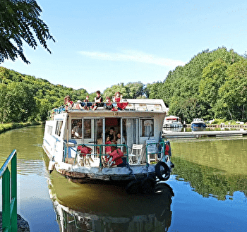 Séjours itinérants en péniches : Association Découvertes - CHAUMOT