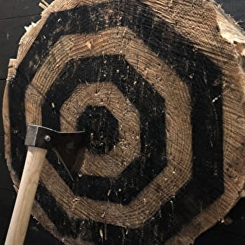 Le voyage Heure - Lancer de hâche et bar à jeux - BESANCON