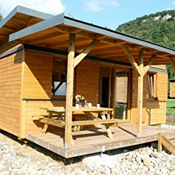 Chalets du  camping du Domaine d'Aucroix - BAUME-LES-DAMES