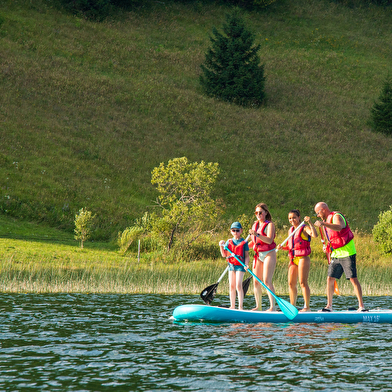 Lac des Rousses : activités nautiques et baignade surveillée
