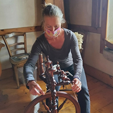 La laine dans tous ses états, ou comment les anciens l’utilisaient pour s’habiller ?