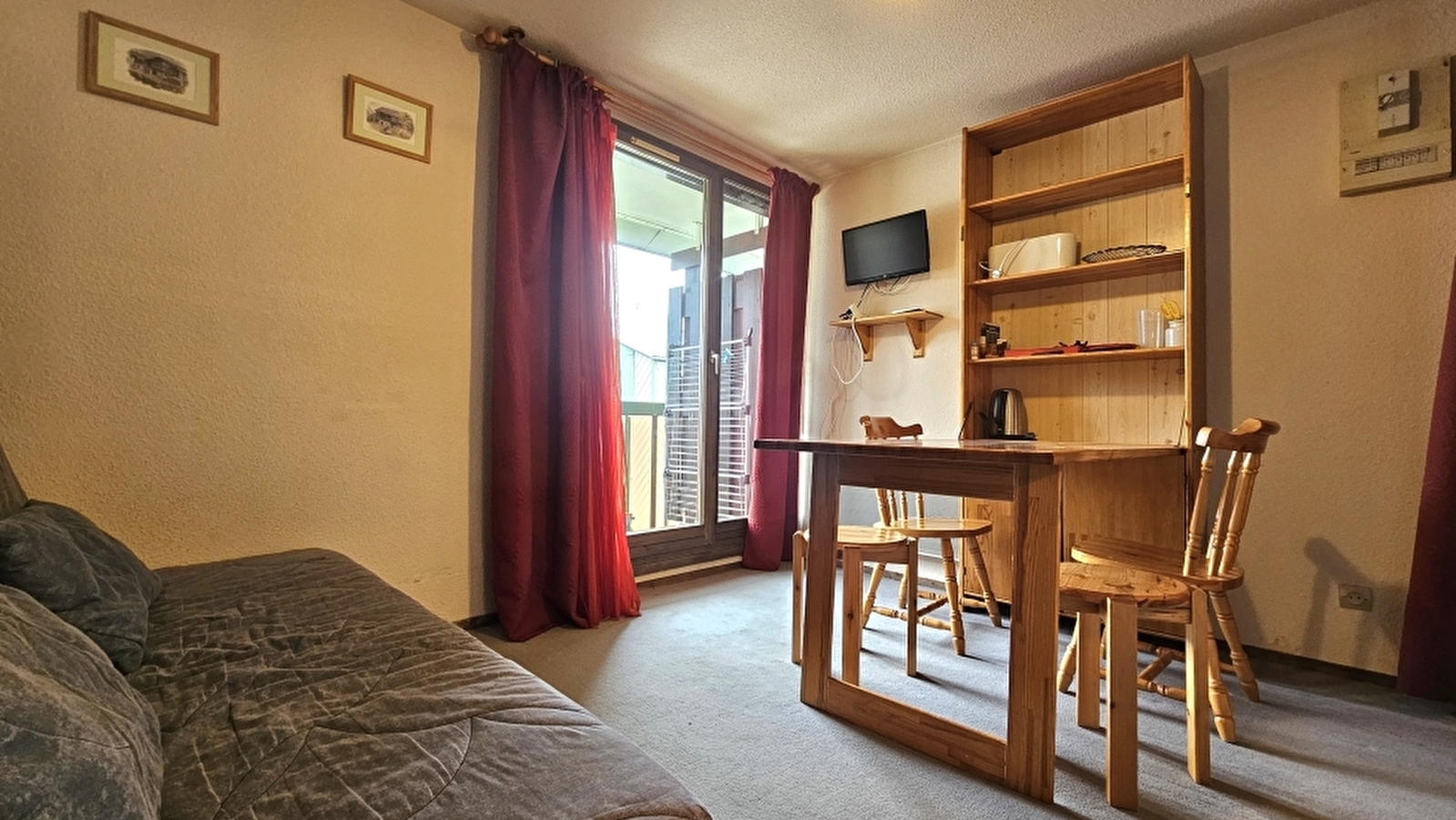 Le Cernois - Studio en résidence - P232VAC00