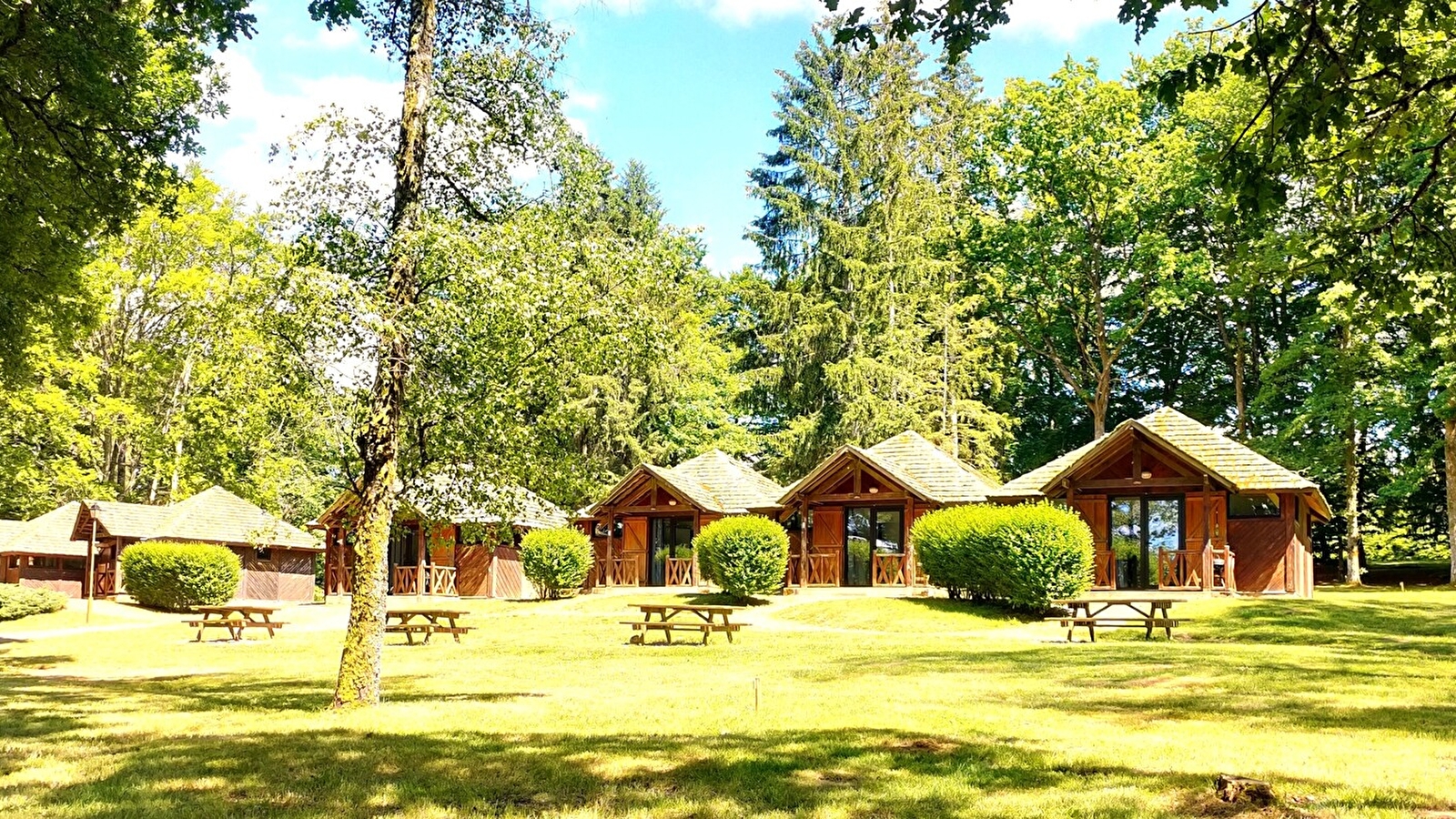 Location hébergements Chalets n°1 de 6 personnes Lac des Settons Morvan - Activital