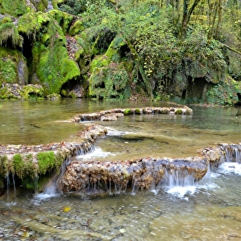La Résurgence de la Grotte des Planches - LES PLANCHES-PRES-ARBOIS