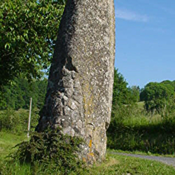 Le menhir - BROYE