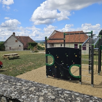 Aire de pique-nique et de jeux - CLESSY