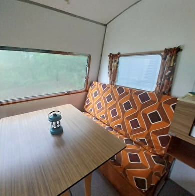 Nuit insolite aux 1000 étangs (caravane seventies)