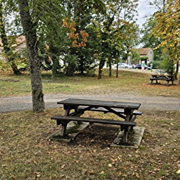 Aire de pique-nique en face du garage  - CRONAT