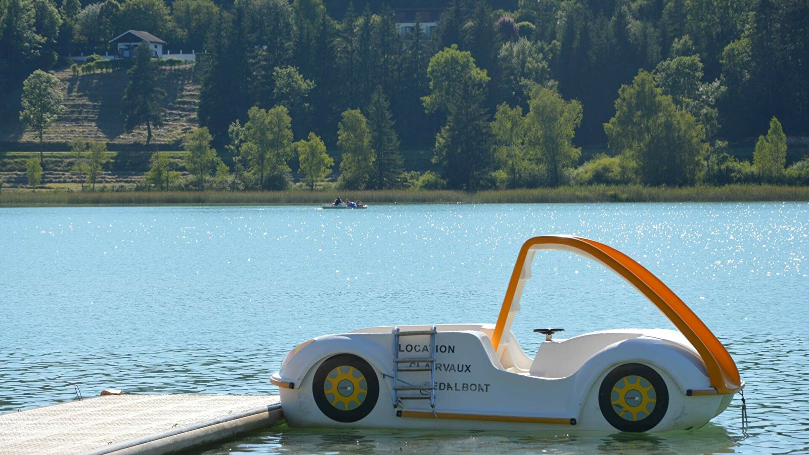 Clairvaux pedal boat