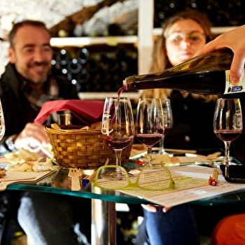 Domaine Besancenot - Visite Dégustation: Plaisir Gourmand 5 vins avec gougères - BEAUNE