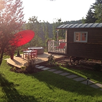 La roulotte arc-en-ciel - VILLARDS-D'HERIA