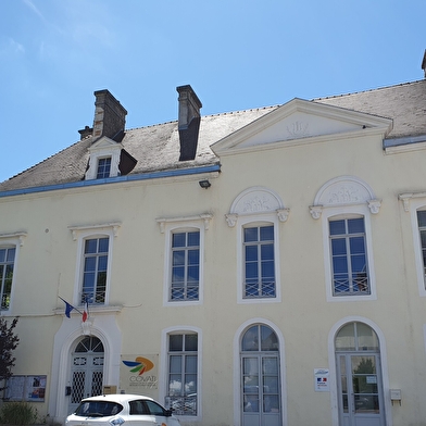 Le Château Charbonnel et la Tour de Lénoncourt