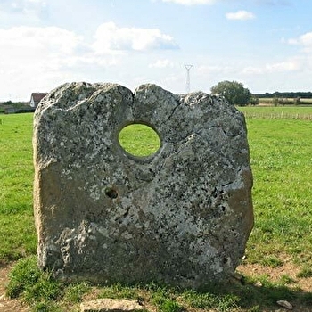 Pierre percée d'Aroz - AROZ