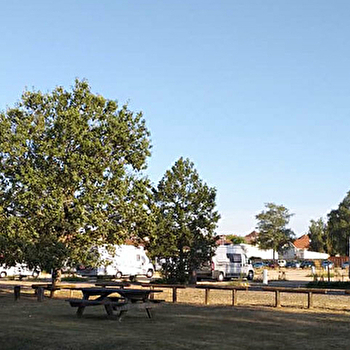 Aire Camping-car Park - LUXEUIL-LES-BAINS