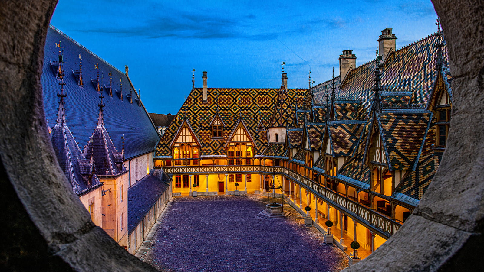 Hôtel-Dieu - Hospices de Beaune 
2026 - MOUVEMENT(S)
[PROCÈS IMAGINAIRE] Les pestiférés à l'Hôtel-Dieu