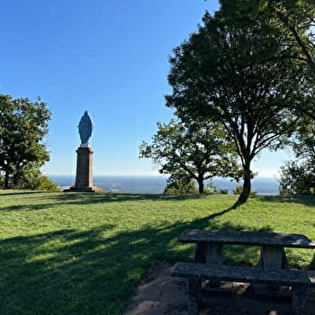 Aire de pique-nique du point de vue - SAINT-VALLERIN