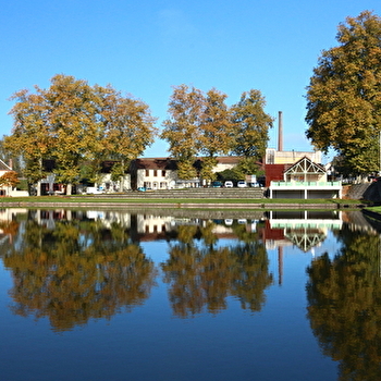 Aire de services pour camping-cars - GENELARD