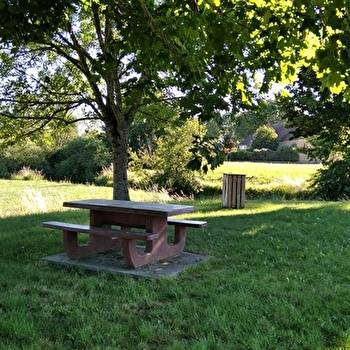 Aire de pique-nique - SAINT-MARTIN-DU-TARTRE