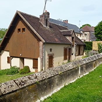 Le Gîte du Puits Bouillant - LE VAL D'OCRE