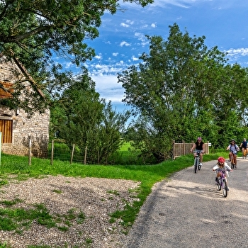 Camping Le Hameau des Champs - Location de vélos - CORMATIN