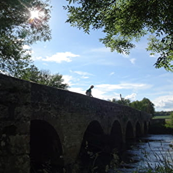 Le sentier des 'Ponts de pierre du Salon' - ACHEY