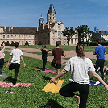 Les initiations au yoga - CLUNY