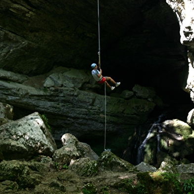 Terrain d'aventure l Akila Gorges de la Loue
