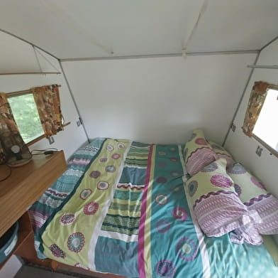 Nuit insolite aux 1000 étangs (caravane seventies)