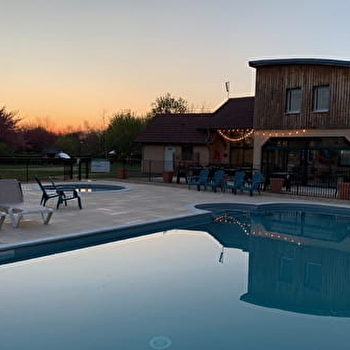 Camping Le Hameau des Champs  - CORMATIN