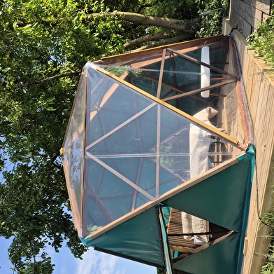 Dôme et cabane au coeur du verger