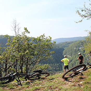 Parcours VTT 52 bleu - Les Crêtes de Charabotte - Espace FFC Ain Forestière - PLATEAU D'HAUTEVILLE