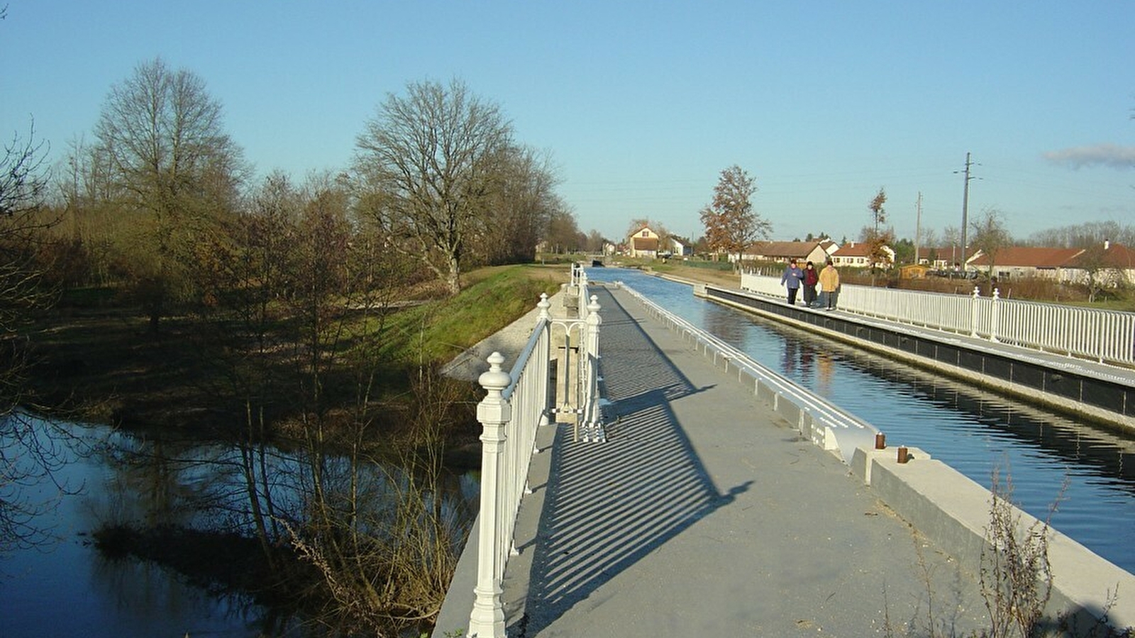Pont-canal sur la Bourbince