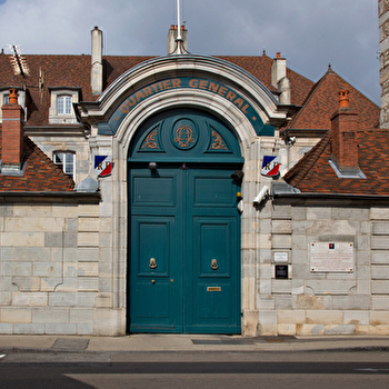 PRESTIGIEUX HÔTELS PARTICULIERS DU XVIIIE SIECLE : HOTEL DE CLEVANS       - BESANCON