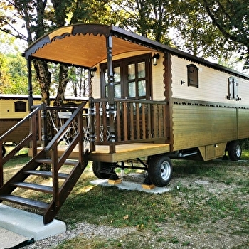 Les roulottes du camping du Marais - RIEL-LES-EAUX