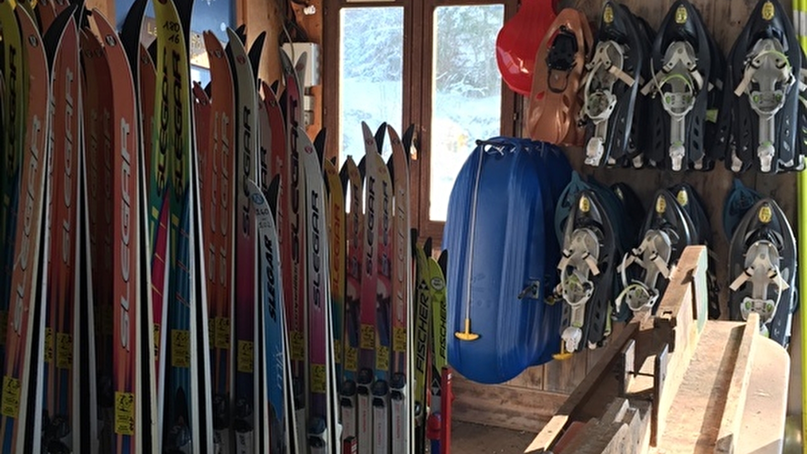 Location de skis et raquettes au Lac-des-Rouges-Truites