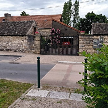 Ligne de démarcation - ancien poste de contrôle allemand - Poteau - LUX