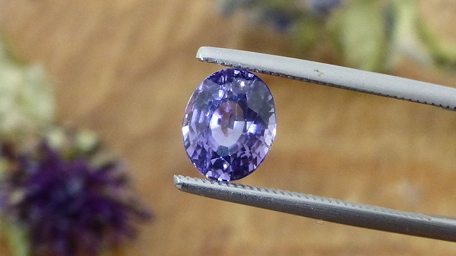 Exposition : le Spinelle, une gemme éclatante aux couleurs variées !