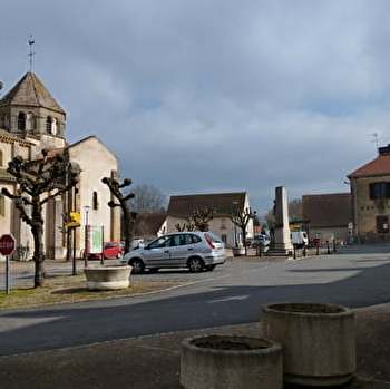 Parking Place du marché - PALINGES