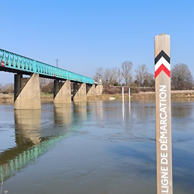 Ligne de démarcation - ancien poste de contrôle allemand - Poteau/Pupitre