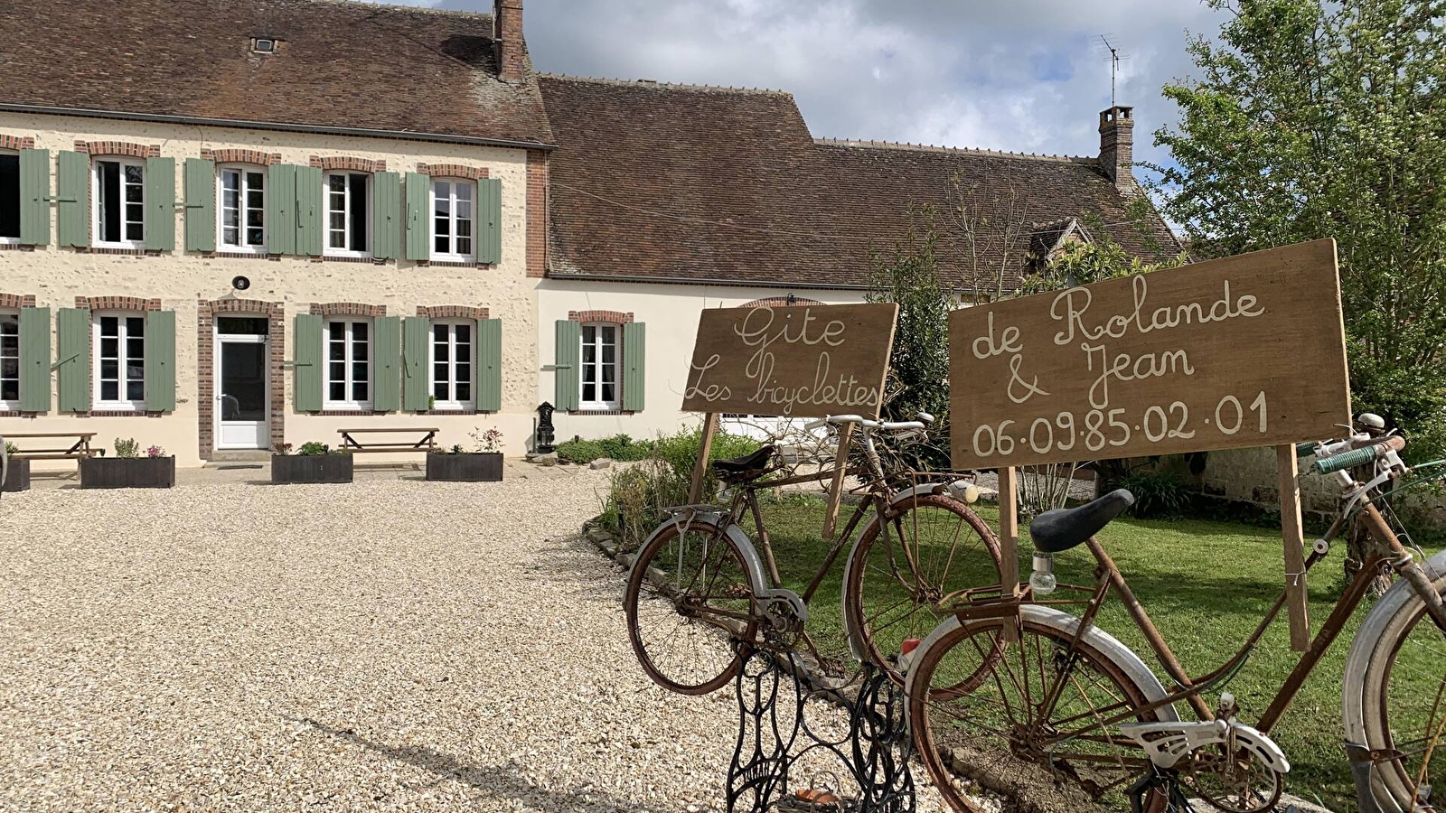 Les bicyclettes de Rolande et Jean