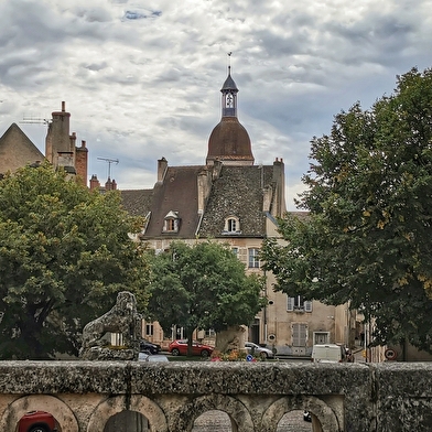 Visite guidée 'Beaune, entre cours & jardins' - avec atelier olfactif