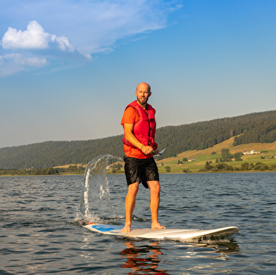 Lac des Rousses : activités nautiques et baignade surveillée
